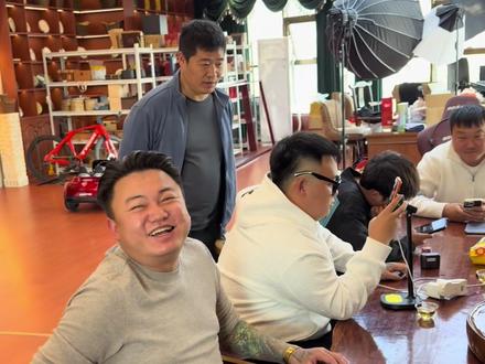 E300已经停楼下了、看谁是那个幸运儿、@达摩来了 @李香玉i(达摩老婆努力版) #达摩来了