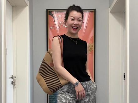 今年夏天入的印花八分弯刀裤真的戳我!款式大方又带点时尚感,面料摸起来软软的特别舒服,穿上身既好看又不闷~#弯刀裤 #休闲减龄穿搭 #不挑年龄不挑身材 #肉肉女孩的夏季通勤穿搭