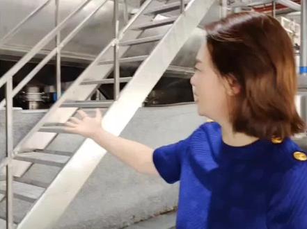 30秒丽姐带你了解鹅绒被里的白鹅绒是怎么加工出来的#鹅绒被 #工厂实拍视频 #老板娘日常 #车间实拍 #源头实力厂家