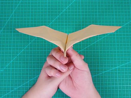 曾经火遍全网的仿生蝙蝠纸飞机,会煽动翅膀才是真好玩! #手工 #折纸