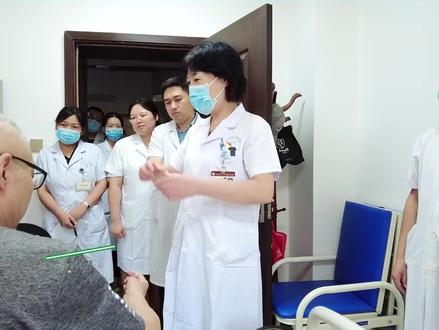 不管是脑梗还是脑出血后手部的锻炼康复,首先应该学会的是抓握动作,接下来就是精细的手部动作,比如说拧螺丝了,系扣子了等#脑梗 #脑梗塞 #脑出血 #医学科普