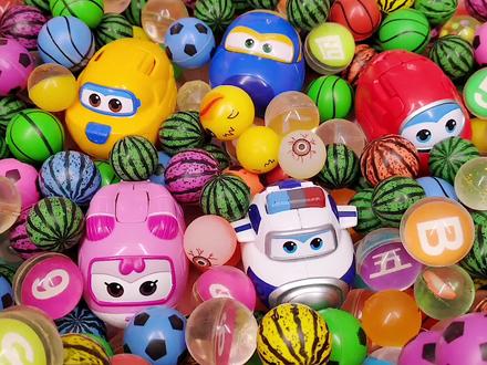 彩色弹力球堆里找到神秘超级飞侠趣变蛋 小飞侠变形成飞机和机器人🤖️#超级飞侠玩具 #益智玩具 #动手动脑 #超级飞侠 #变形玩具