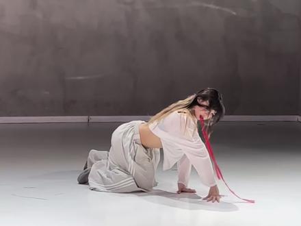 咬下苹果瞬间 爱就越过了红线#小云编舞 #红线 #邹沛沛 #红线 #爵士舞基础