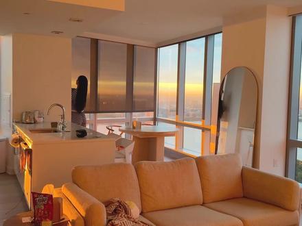 留学VLOG|今日份揣着大小件儿给同学们“发礼物”的fairy godmother一枚~|分别又同步的爱好练习时间 #欧莱雅玻色因水乳