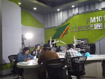 #攀登者 吴京、胡歌、井柏然、张译来到直播室,为广大车友直播报路况!大家京哥报的怎么样?😁