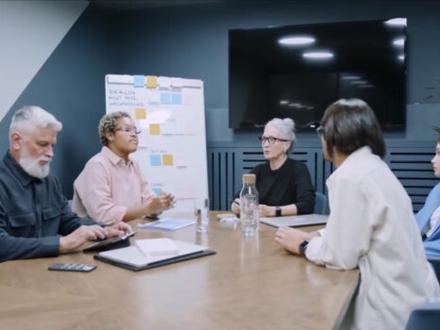 为什么喜欢虐猫?儿童、学生、网红对猫心狠手辣,他们不怕报应吗 #虐猫 #杰克辣条虐猫 #虐猫事件