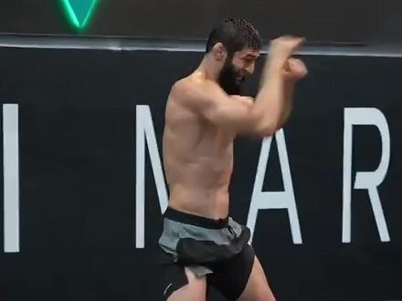 奇马耶夫下潜抱摔的三板斧解读#奇马耶夫#UFC