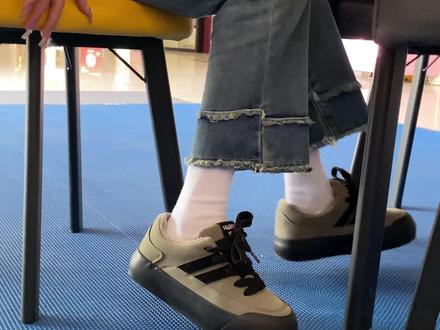 复古橄榄绿才是秋冬氛围感代表叭! 冬天当然要穿毛绒绒的鞋鞋啦~#哎哟喂你鞋真好看 #鞋控日常 #加绒保暖