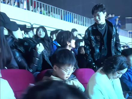 左学长可以再回学校跳一次吗#左奇函#青春#元旦晚会#高富帅#左奇函进行曲