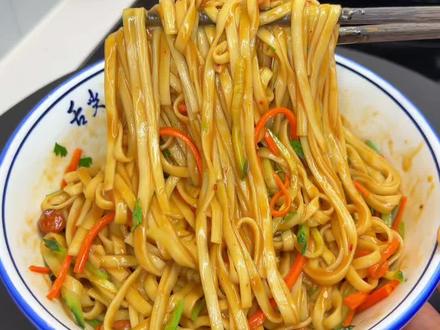下班到家5分钟就能搞定的麻酱凉面,简单好吃又方便,分分钟搞定晚餐!#麻酱凉面 #巷致拌面汁