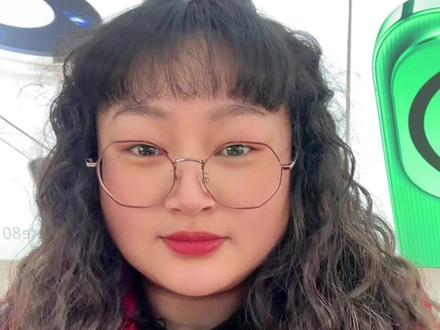 宽带账号密码忘了怎么办?
新换了一个路由器,连接宽带时需要填写账号密码,但是忘记了怎么办呢?
方法1:拨打自己宽带运营商的客服电话,转人工客服,提供您的宽带账号和信息即可重置密码。
方法2:找办理业务时宽带盒上的贴纸,一般安装师傅都会把账号密码写在上面。