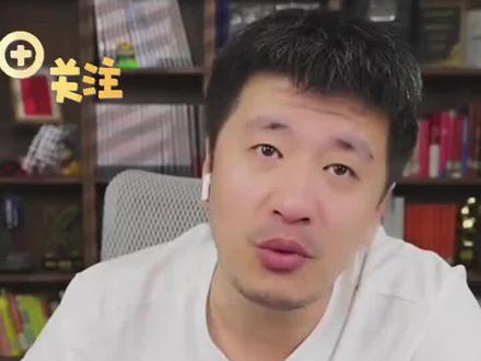 张雪峰说,不要把孩子培养得太过老实,而是要教给他们七句话。
首先,要大声说话,并勇敢地与人眼神接触。
其次,不要害怕社交,也不要过分关注同学之间的感情。
第三,学会拒绝不想做的事情,即使对方是老师也不能例外。
第四,如果同学说你,可以直接回击。
第五,如果有人想要你的东西,不要犹豫,直接问他:“你想用什么来交换?”
第六,如果受到委屈,第一时间告诉父母,他们会永远支持你。
最后,不要太在意老师对你的评价。这些都是教育孩子的重要感悟。
我们应该鼓励孩子勇敢表达自己,接纳他们不优秀的一面,教导他们如何处理不公平待遇。