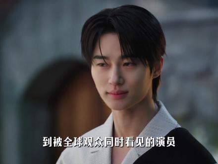 从无人问津的模特到韩剧人气王!看丑帅男神用14年时间逆袭。 #抖音精选#人物故事#边佑锡#21世纪大君夫人#背着善宰跑