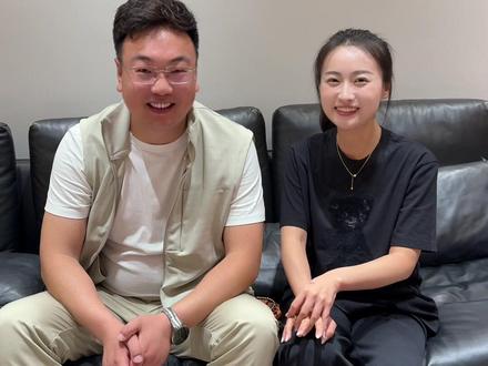 很久没见大舅哥了,今天阿姨和宁宁陪着我一起来大舅哥家里做客了。我和大舅哥下厨做饭,让女士们等着吃饭,一家人其乐融融地都很开心。#记录真实生活 #晋老二 #与宁腾飞