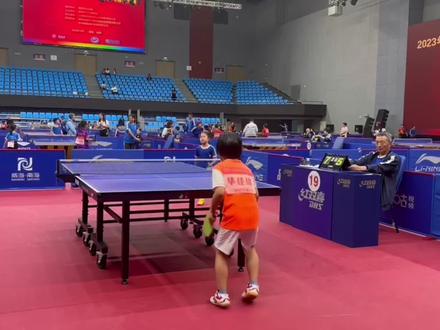 今天决赛中,裁判已经示意这个球笑笑赢了,却能主动说是擦边,这比冠军更重要……