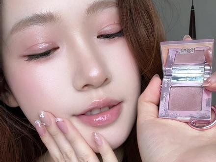 一抹入春!只需三下立马get春日氛围感眼妆#粉彩风#春日眼妆 #罗小曼单色眼影 #多用粉 #氛围感眼妆教程