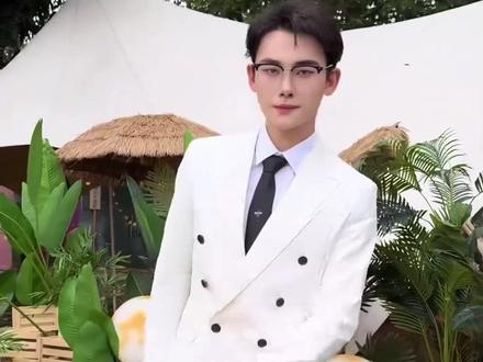 龙浩天女朋友做梦也想不到自己的男友竟然隐藏不为人知的3重身份#龙浩天 #龙浩天瑶瑶 #蓝月亮洗衣液 #洗衣液推荐 #洗护好物