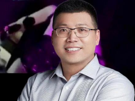 特斯拉Optimus翻车,网传真人VR操控引争议 特斯拉机器人摔倒,刚哥,您怎么看人形机器人的未来?#特斯拉 #人形机器人 #Optimus