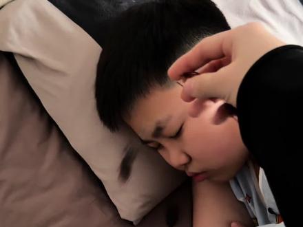 今天不整弟弟!今天带弟弟出去玩~#姐弟 #幸福生活 #青岛旅游新地标 #冬天的青岛海洋馆才是隐藏款 #青岛极地海洋公园