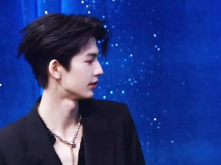 张凌赫周也你俩怎么那么熟啊啊啊啊啊
#微博之夜 #闲云也赫 #张凌赫 #周也