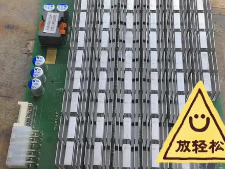 遇到这种情况不要轻易报废,少几颗芯片没影响。#维修