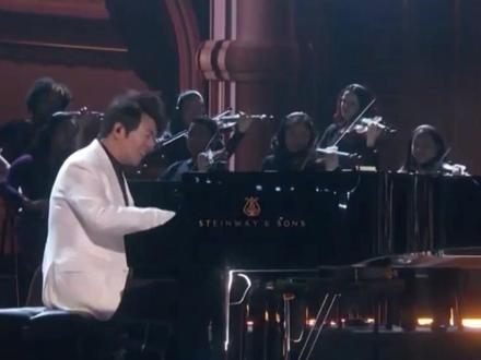 K-POP排面却颗粒无收!格莱美仍是欧美歌手“内部团建”? 随着Rose和火星哥《APT》开场秀炸翻全场,第68届格莱美颁奖典礼拉开帷幕。Rose也成为K-POP历史上第一位登上格莱美主舞台的女歌手,并提名三项大奖。K-POP虚拟女团Huntr/X《Golden》提名年度歌曲。韩流对全球流行文化的入侵,已成为不争的事实。自2008年第50届格莱美以来,亚洲音乐艺术家数次在格莱美大放异彩……#格莱美 #rose朴彩英 #郎朗 #BTS #盘点