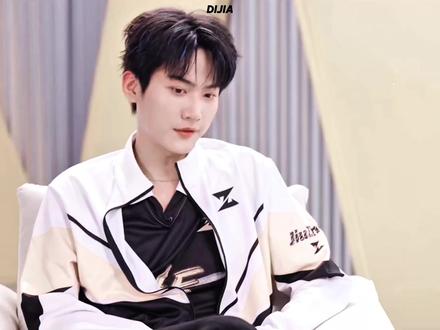 其实我真的不想嗑真人的,但他这样子,根本不能不嗑啊啊啊啊#周柯宇 #陈妍希 #狙击蝴蝶 #强烈推荐