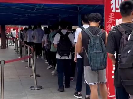 高考人数为何8年来首次降低(上观新闻)