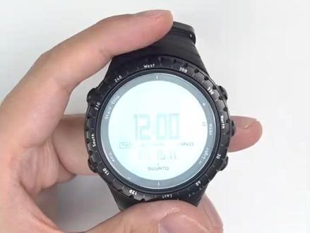颂拓核心电池更换教程,手把手教你! 这期视频解决了颂拓核心手表用户自行更换电池的操作难题。它提供了一个从开盖到安装的完整教程,帮助用户避免因操作不当导致手表损坏,同时节省前往专业店面的时间和费用。
步骤分解
• 准备阶段:找一枚硬币作为工具,将手表背面朝上放置。
• 开盖操作:用硬币逆时针拧松后盖(这里可以调侃:“千万别和拧瓶盖一样猛用力,温柔一点,手表会感谢你!”),松脱后改用手彻底拧开。
• 电池更换:轻轻抠出旧电池,放入新电池时必须正面朝上(有字一面),这是关键判断点!放反了可没法开机哦。
• 封盖流程:先用手顺时针初步拧紧后盖,再用硬币稍加固定(循环动作:“拧到稍有阻力就停,别忘了这是手表,不是拖拉机轮胎!”)。
注意事项
• 教程强调“不要拧得太紧”,暗示后盖密封圈需适度压合,过度用力可能导致变形或进水。
• 隐藏知识点:未提及电池型号,建议先确认电池规格再购买;若手表有防水设计,操作后最好检测密封性。
• 你之前尝试过自己换电子产品电池吗?有没有遇到什么意外状况?欢迎分享你的经历!#颂拓使用教程 #颂拓手表讲堂 #颂拓手表指南 #颂拓手表功能介绍 #颂拓学院
