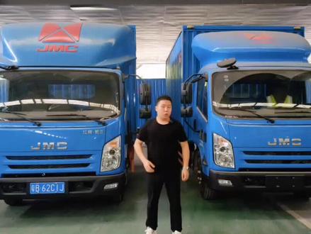 国五国六的车型到底该如何选择,方哥和大家聊聊@抖音汽车 @抖音创作者中心 @抖音@抖音汽车快报 @同城热门 @DOU+上热门 #4米2轻卡 #五十铃 #加油年轻人