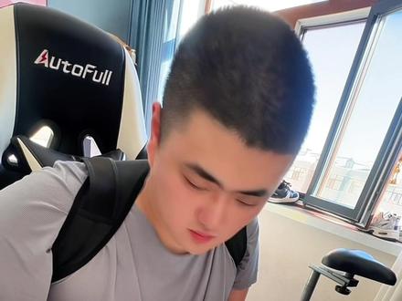 林旭笔下的王维终于完工了,这是三个小时的绘画过程,我把它剪辑加速了,这是他第一次尝试这种绘画方式,不管画的怎样,都给他一个大大的赞,就为他能听话,且懂得交换条件都值得表扬!#自闭症#林旭同学主要成就