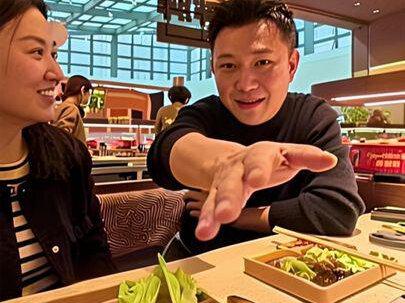 本来是好好的探店,结果性情了,变成了给大家发福利,这是第一次,肯定也不是最后一次,大家踊跃点。#探店vlog #记录真实生活 #太原美食 #太原旋转自助烤肉 @开大排档的徐志鹏 @郭小妍🌱
