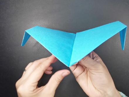 我喜欢叫它蝠鲼纸飞机! #折纸飞机 #折纸教程