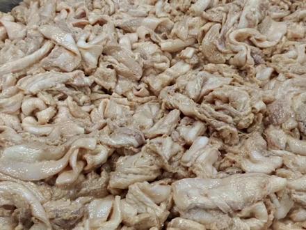 前段时间网友要的#脆炸五花肉 #腌制方法 120斤肉 60个鸡蛋 4.8kg香蒜裹粉 6kg鹰粟粉(玉米淀粉)大蒜粉600克 1×600ml南乳汁 6×600ml广东米酒 花生酱、芝麻酱适量#美食分享 #抖音美食推荐官 #现炸酥肉 #抖音美食 @抖音小助手