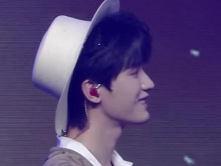 周翊然生日见面会演表情包 姐妹们,表情包可以更新了。#周翊然生日见面会 #周翊然