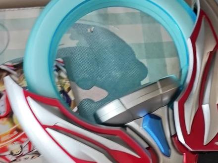 今天挑战把全部卡片都插到欧布圆环里