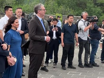 武契奇八达岭长城观看本国舞蹈快闪!
