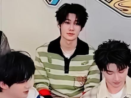 张真源呼安上身了嘛? #张真源 #时代少年团