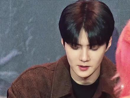 欧巴表情为何那样
真不是故意不拿to签的….
#吴世勋 #sehun #EXO #exo深圳签售 #线下签售