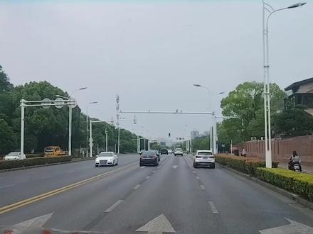 最适合普通人的镇江,房价低工资不错,宜居那是中国第一!#小城市 #三线城市 #镇江 #江苏 #镇江房价 #宜居城市 #姚哥跑火车