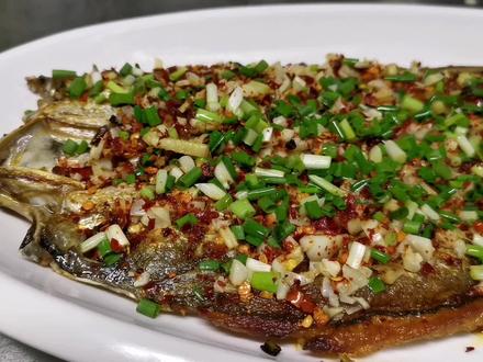 翘嘴鱼香煎才够味,全程不加一滴水,湖南常德厨子全程制作分享