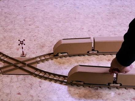如何用纸板制作高铁轨道穿梭模型#科学玩具制作教程 #小制作小发明小创造科技手工作品 #动手能力培养 #小手工制作教程 #学生环保废物再利用科技手工小制作 #我爱发明我爱制作 #自己动手diy #科学类玩具制作 #立体玩教具手工制作