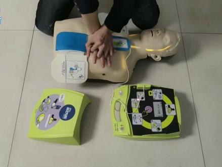 我是急诊科医生,车上有AED和急救箱,有需要请截停我,但是我更希望每一个人都会学救命技能!#如何使用AED #AED的使用方法 #AED #aed急救 #疫情下健康防护 #疫情急救 #健康传播抗疫行动