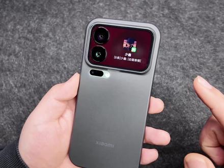 小米17Pro官方背屏消息通知来啦!内测版本已支持 大家期待已久的背屏消息通知来啦,正式版应该也快来了,大家可以再等等了#数码科技 #小米17pro #背屏消息通知 #小米手机 #玩机技巧