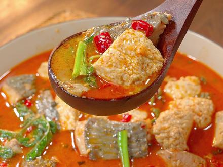 在云南,臭豆腐煮鱼它真的不是黑暗料理,吃过的人都知道它有多美味!#臭豆腐煮鱼#云南美食#家乡美食@抖音小助手