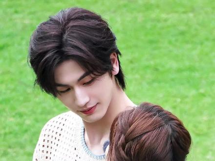 原来恨比爱更让人深刻#白鹿 #张凌赫 #白年好赫 #cp #微博之夜