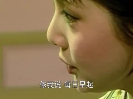 【红楼梦美食复刻】黛玉常喝的滋阴养颜的补品,古代富人疯狂追逐的美味!
燕窝在红楼梦中出场多次,是贾府常用的滋补品,不仅贾府包括当时整个清朝皇室以及贵族阶层对燕窝都极为追捧。因为早在明代,人们就认为燕窝具有“补虚损、滋肺阴”的功效,清代的医家、文人更是对燕窝的功效大力推广,再加上燕窝的采制艰辛,价格昂贵,极大迎合了上流社会的消费心理,使得燕窝成为当时官绅富贾们疯狂追逐的奢侈品。#原创国风计划 @抖音小助手