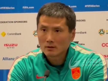 邵佳一:国足前十分钟防线注意力不集中 但球员已尽全力 国足0-2不敌喀麦隆,赛后邵佳一回应:“我对所有队员都很满意,他们打出了现阶段的极限,很难对他们要求更多。前十分钟注意力不太集中,之后八十分钟是完美的。我对他们非常满意。”#国足 #中国男足 #邵佳一 #国足0比2喀麦隆 @抖音体育 @抖音小助手