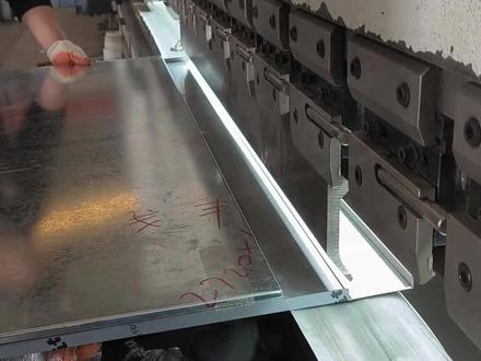 不锈钢蜂窝板定制,从复合蜂窝板到折弯成型的过程#不锈钢蜂窝板 #钣金折弯 #不锈钢板材加工定制 #源头工厂 #不锈钢护墙板