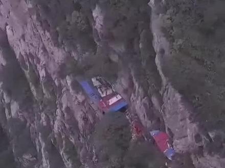 一家四口爬山祈福,妻子失联10天后被发现坠崖遇难,留下2个孩子,丈夫称是妻子主动提出爬山,事发地附近没有监控,刑警已介入调查是否为非正常死亡。